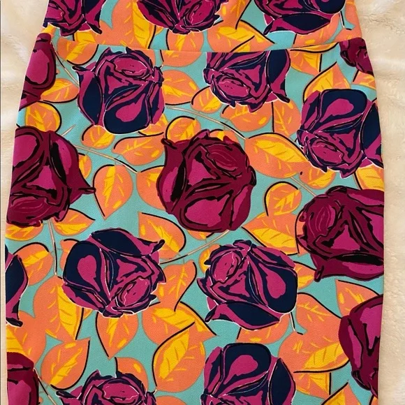 LulaRoe Cassie Floral skirt - Picture 2 of 3